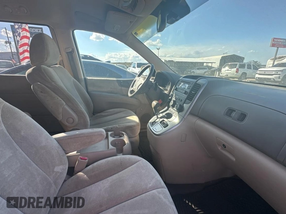2008 Kia Sedona LX with VIN KNDMB233X86193585, listed as a Copart auction lot 45224365 with 251,187 mi miles and Clean Title. Bid and sale history available at carsss.com. Image 5.