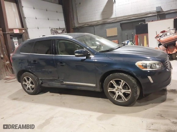 2015 Volvo XC60 T6 with VIN YV4902RKXF2687103, listed as a IAAI auction lot 41467485 with 97,004 mi miles. Bid and sale history available at carsss.com. Image 13.