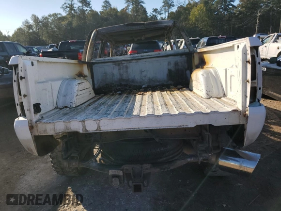 2004 GMC Sierra 2500HD z VIN 1GTHK23144F141847, wystawiony jako Copart lot #81376684 z przebiegiem Nie podano mil oraz Szkoda całkowita • Salvage title. Historia ofert i sprzedaży dostępna na DreamBid. Obrazek 6.