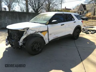2020 Ford Police Interceptor Utility z VIN 1FM5K8AB0LGD09716, wystawiony jako IAAI lot #41772403 z przebiegiem 106 253 mil mil oraz . Historia ofert i sprzedaży dostępna na DreamBid. Obrazek 21.