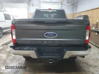 2019 Ford F-250 XL z VIN 1FT7W2B67KED61922, wystawiony jako Copart lot #63221415 z przebiegiem 133 946 mil mil oraz Czysty tytuł • Clean title. Historia ofert i sprzedaży dostępna na DreamBid. Obrazek 6.