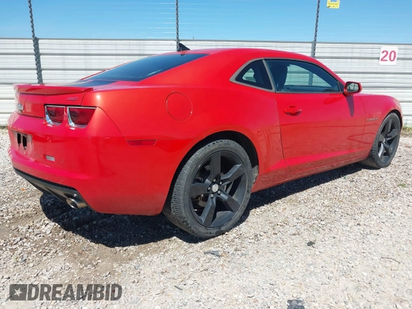 2011 Chevrolet Camaro 2LT z VIN 2G1FC1ED3B9194950, wystawiony jako IAAI lot #41816699 z przebiegiem 139 106 mil mil oraz . Historia ofert i sprzedaży dostępna na DreamBid. Obrazek 4.