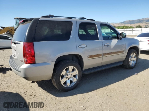 2007 GMC Yukon SLE z VIN 1GKFK13007J260249, wystawiony jako Copart lot #57646525 z przebiegiem 325 491 mil mil oraz Szkoda całkowita • Salvage title. Historia ofert i sprzedaży dostępna na DreamBid. Obrazek 3.