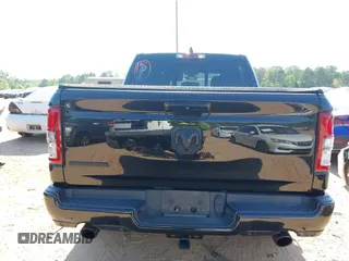 2021 Ram 1500 Big Horn z VIN 1C6RREFT1MN769814, wystawiony jako IAAI lot #42052424 z przebiegiem 71 958 mil mil oraz . Historia ofert i sprzedaży dostępna na DreamBid. Obrazek 16.