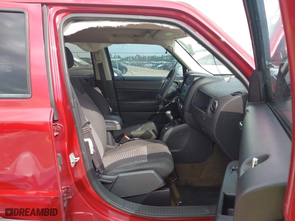 2016 Jeep Patriot Sport with VIN 1C4NJPBB4GD777312, listed as a IAAI auction lot 41906384 with 154,751 mi miles. Bid and sale history available at carsss.com. Image 5.