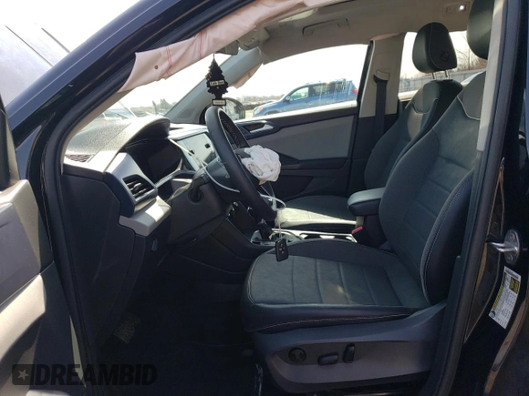 2023 Volkswagen Taos z VIN 3VV7X7B2XPM316144, wystawiony jako Copart lot #51211315 z przebiegiem 108 831 mil mil oraz Szkody całkowita. Historia ofert i sprzedaży dostępna na DreamBid. Obrazek 7.