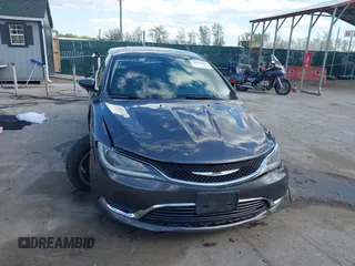 2015 Chrysler 200 Limited z VIN 1C3CCCAB3FN608357, wystawiony jako IAAI lot #42054234 z przebiegiem 151 694 mil mil oraz . Historia ofert i sprzedaży dostępna na DreamBid. Obrazek 12.