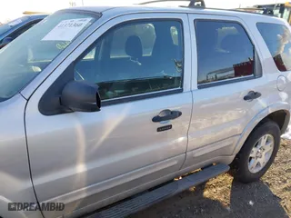 2007 Ford Escape XLT with VIN 1FMCU03127KA61978, listed as a IAAI auction lot 41371360 with 179,025 mi miles. Bid and sale history available at carsss.com. Image 14.