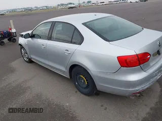 2011 Volkswagen Jetta SE с VIN 3VWDZ7AJ2BM348984, выставлен на аукционе IAAI как лот 42503246 с пробегом 77 392 миль миль и . История ставок и продаж доступна на DreamBid. Изображение 3.