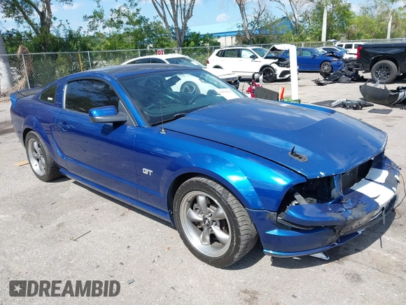 2008 Ford Mustang GT Deluxe z VIN 1ZVHT82H585192023, wystawiony jako IAAI lot #42170182 z przebiegiem 109 946 mil mil oraz . Historia ofert i sprzedaży dostępna na DreamBid. Obrazek 6.