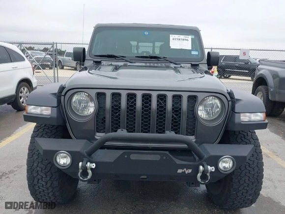 2020 Jeep Gladiator Rubicon with VIN 1C6JJTBG8LL135573, listed as a IAAI auction lot 41585896 with 79,070 mi miles. Bid and sale history available at carsss.com. Image 12.