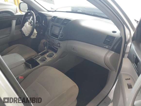 2013 Toyota Highlander with VIN 5TDZA3EH0DS043082, listed as a IAAI auction lot 41943547 with Not Provided miles and . Bid and sale history available at DreamBid. Image 5.