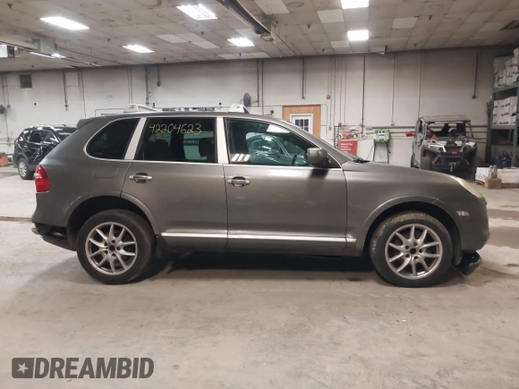 2010 Porsche Cayenne z VIN WP1AA2APXALA04788, wystawiony jako IAAI lot #42204623 z przebiegiem 183 016 mil mil oraz . Historia ofert i sprzedaży dostępna na DreamBid. Obrazek 13.
