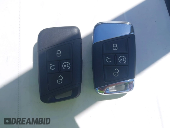2023 Volkswagen Atlas SEL z VIN 1V2BR2CA9PC534703, wystawiony jako IAAI lot #42033612 z przebiegiem 22 886 mil mil oraz . Historia ofert i sprzedaży dostępna na DreamBid. Obrazek 11.