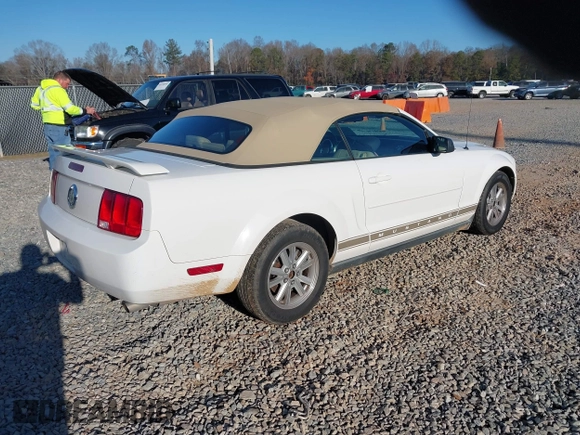 2006 Ford Mustang Standard z VIN 1ZVFT84N365188981, wystawiony jako IAAI lot #41144444 z przebiegiem 138 311 mil mil oraz . Historia ofert i sprzedaży dostępna na DreamBid. Obrazek 4.