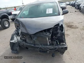 2019 Toyota Sienna XLE Auto Access Seat with VIN 5TDYZ3DC4KS015406, listed as a IAAI auction lot 42067648 with 81,070 mi miles. Bid and sale history available at carsss.com. Image 6.
