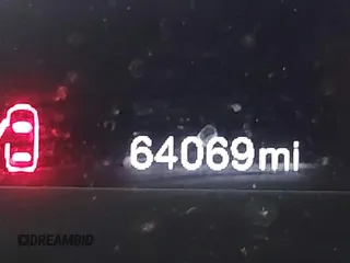 2018 Jeep Renegade Altitude z VIN ZACCJABBXJPH74363, wystawiony jako IAAI lot #42362644 z przebiegiem 64 069 mil mil oraz . Historia ofert i sprzedaży dostępna na DreamBid. Obrazek 14.