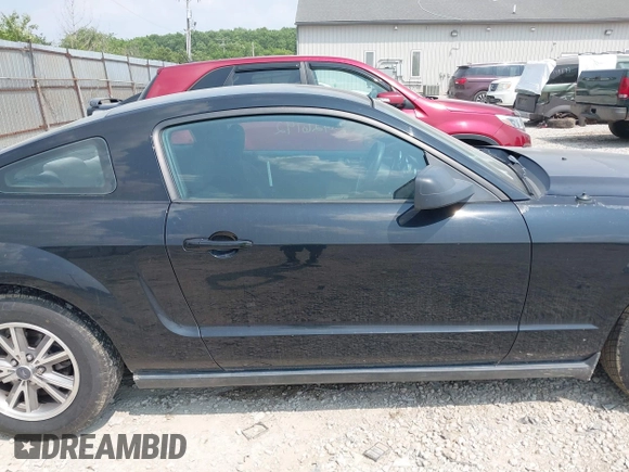 2005 Ford Mustang Deluxe z VIN 1ZVFT80N355240212, wystawiony jako IAAI lot #42426192 z przebiegiem 68 742 mil mil oraz . Historia ofert i sprzedaży dostępna na DreamBid. Obrazek 13.