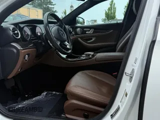 2017 Mercedes-Benz E 300 Luxury with VIN WDDZF4KB1HA058612, listed as a Copart auction lot 62069435 with 160,626 mi miles and Clean title. Bid and sale history available at DreamBid. Image 7.