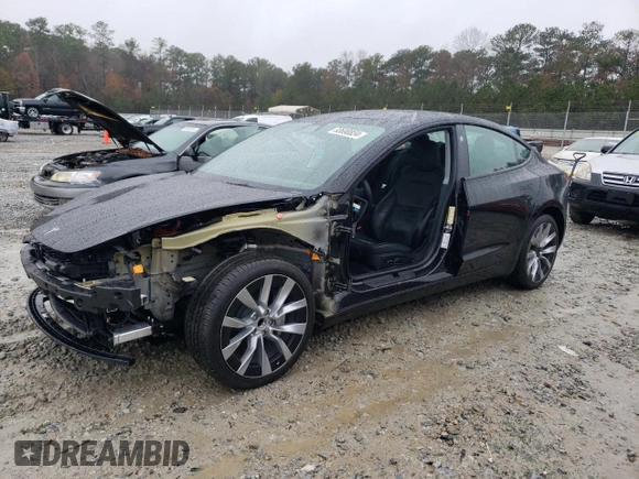 2024 Tesla Model 3 z VIN 5YJ3E1EA5RF748960, wystawiony jako Copart lot #83690834 z przebiegiem 2111 mil mil oraz Szkody całkowita. Historia ofert i sprzedaży dostępna na DreamBid. Obrazek 1.