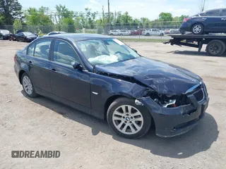 2007 BMW 3 Series 328i z VIN WBAVA33577KX82272, wystawiony jako IAAI lot #42175352 z przebiegiem 194 774 mil mil oraz . Historia ofert i sprzedaży dostępna na DreamBid. Obrazek 1.