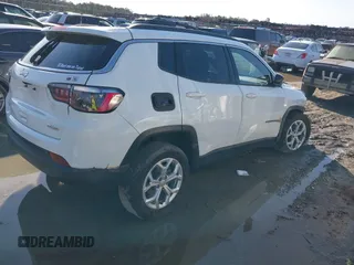 2024 Jeep Compass Latitude with VIN 3C4NJDBN2RT112575, listed as a IAAI auction lot 41730950 with 22,357 mi miles. Bid and sale history available at carsss.com. Image 4.