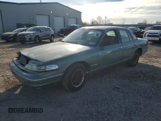 1997 Ford Crown Victoria z VIN 2FALP73W6VX173232, wystawiony jako Copart lot #77805094 z przebiegiem 228 871 mil mil oraz Szkoda całkowita • Salvage title. Historia ofert i sprzedaży dostępna na DreamBid. Obrazek 1.