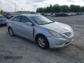 2013 Hyundai Sonata GLS z VIN 5NPEB4AC5DH581908, wystawiony jako IAAI lot #42255640 z przebiegiem 172 941 mil mil oraz . Historia ofert i sprzedaży dostępna na DreamBid. Obrazek 1.