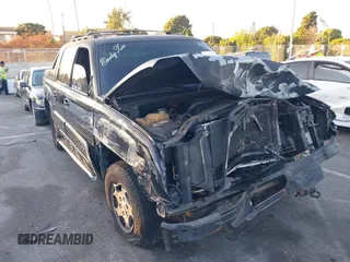 2002 Chevrolet Avalanche z VIN 3GNEC13T02G229373, wystawiony jako IAAI lot #42046678 z przebiegiem 185 810 mil mil oraz . Historia ofert i sprzedaży dostępna na DreamBid. Obrazek 1.