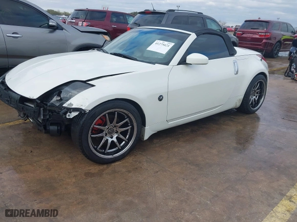 2005 Nissan 350Z Touring with VIN JN1AZ36A35M752130, listed as a IAAI auction lot 41275821 with NaN miles. Bid and sale history available at carsss.com. Image 18.