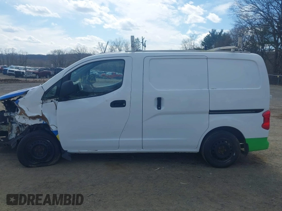 2016 Nissan NV200 S z VIN 3N6CM0KN3GK695049, wystawiony jako IAAI lot #41785058 z przebiegiem 153 389 mil mil oraz . Historia ofert i sprzedaży dostępna na DreamBid. Obrazek 15.