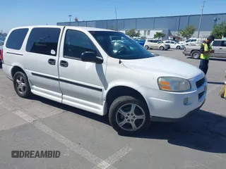 2008 Chevrolet Uplander LS Fleet z VIN 1GBDV13W18D140379, wystawiony jako IAAI lot #42246118 z przebiegiem 108 897 mil mil oraz . Historia ofert i sprzedaży dostępna na DreamBid. Obrazek 1.