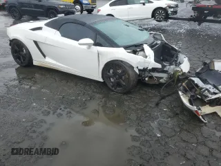 2007 Lamborghini Gallardo z VIN ZHWGU22T77LA05172, wystawiony jako Copart lot #44416945 z przebiegiem Nie podano mil oraz Szkody całkowita. Historia ofert i sprzedaży dostępna na DreamBid. Obrazek 4.