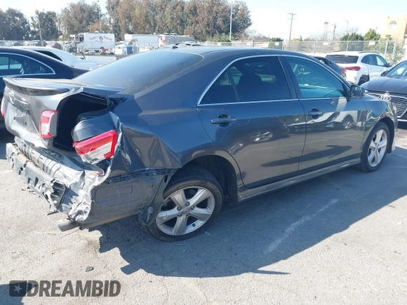 2011 Toyota Camry LE z VIN 4T1BF3EKXBU197608, wystawiony jako IAAI lot #41848207 z przebiegiem 131 676 mil mil oraz . Historia ofert i sprzedaży dostępna na DreamBid. Obrazek 4.