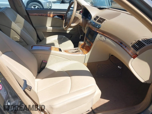 2008 Mercedes-Benz E-Class Luxury 3.5L with VIN WDBUF56X98B302578, listed as a IAAI auction lot 41959359 with 151,321 mi miles. Bid and sale history available at carsss.com. Image 5.