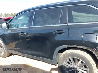 2019 Toyota Highlander SE with VIN 5TDJZRFH1KS603437, listed as a IAAI auction lot 41748341 with 67,814 mi miles. Bid and sale history available at carsss.com. Image 14.