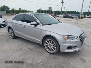 2015 Audi A3 Premium Plus z VIN WAUEFGFF0F1020791, wystawiony jako IAAI lot #42408453 z przebiegiem 111 215 mil mil oraz . Historia ofert i sprzedaży dostępna na DreamBid. Obrazek 1.