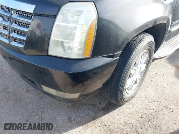 2008 Cadillac Escalade with VIN 1GYEC63868R200366, listed as a IAAI auction lot 41820968 with 190,559 mi miles. Bid and sale history available at carsss.com. Image 6.