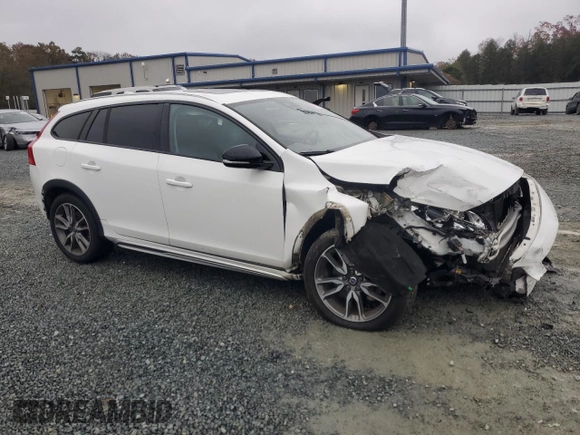 2017 Volvo V60 z VIN YV440MWKXH1040994, wystawiony jako Copart lot #81419934 z przebiegiem Nie podano mil oraz Szkoda całkowita • Salvage title. Historia ofert i sprzedaży dostępna na DreamBid. Obrazek 4.