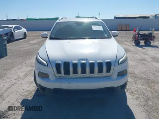 2016 Jeep Cherokee Latitude z VIN 1C4PJLCS0GW138381, wystawiony jako IAAI lot #41844589 z przebiegiem 100 991 mil mil oraz . Historia ofert i sprzedaży dostępna na DreamBid. Obrazek 12.