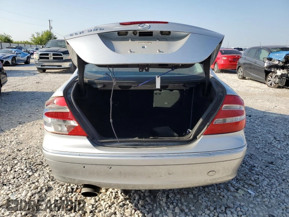 2005 Mercedes-Benz CLK 320 z VIN WDBTJ65J95F147662, wystawiony jako Copart lot #65940304 z przebiegiem 1 523 mil mil oraz Szkoda całkowita • Salvage title. Historia ofert i sprzedaży dostępna na DreamBid. Obrazek 6.