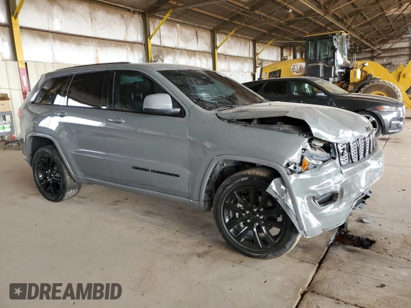 2020 Jeep Grand Cherokee Altitude z VIN 1C4RJEAGXLC405024, wystawiony jako Copart lot #58536155 z przebiegiem 67 441 mil mil oraz Szkoda całkowita • Salvage title. Historia ofert i sprzedaży dostępna na DreamBid. Obrazek 4.