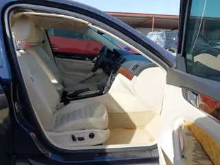 2013 Volkswagen Passat TDI SEL Premium with VIN 1VWCN7A33DC125396, listed as a IAAI auction lot 41862605 with 123,542 mi miles. Bid and sale history available at carsss.com. Image 5.