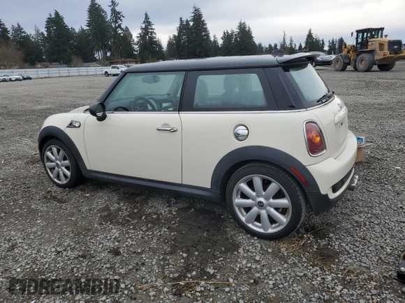 2007 MINI Hardtop S with VIN WMWMF73547TL87545, listed as a Copart auction lot 49746305 with 84,463 mi miles and Clean Title. Bid and sale history available at DreamBid. Image 2.