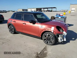 2021 MINI Hardtop 4 Door Cooper S z VIN WMWXU9C08M2N29397, wystawiony jako Copart lot #54247915 z przebiegiem 8654 mil mil oraz Szkody całkowita. Historia ofert i sprzedaży dostępna na DreamBid. Obrazek 4.