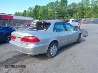 1998 Honda Accord LX z VIN 1HGCG5642WA268665, wystawiony jako IAAI lot #42183420 z przebiegiem 254 417 mil mil oraz . Historia ofert i sprzedaży dostępna na DreamBid. Obrazek 4.