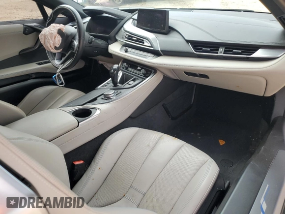 2015 BMW i8 z VIN WBY2Z2C52FV391003, wystawiony jako Copart lot #49772875 z przebiegiem Nie podano mil oraz Szkoda całkowita • Salvage title. Historia ofert i sprzedaży dostępna na DreamBid. Obrazek 8.