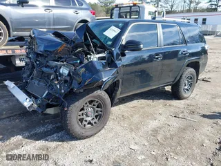 2018 Toyota 4Runner SR5 with VIN JTEBU5JR0J5590773, listed as a IAAI auction lot 41318413 with NaN miles. Bid and sale history available at carsss.com. Image 18.