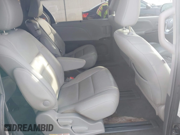 2018 Toyota Sienna XLE Auto Access Seat with VIN 5TDYZ3DC6JS928313, listed as a IAAI auction lot 41411318 with 145,480 mi miles. Bid and sale history available at carsss.com. Image 8.