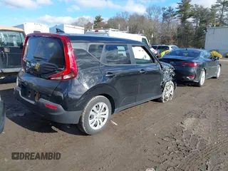 2020 Kia Soul LX with VIN KNDJ23AU8L7091578, listed as a IAAI auction lot 41499522 with 106,823 mi miles. Bid and sale history available at carsss.com. Image 4.